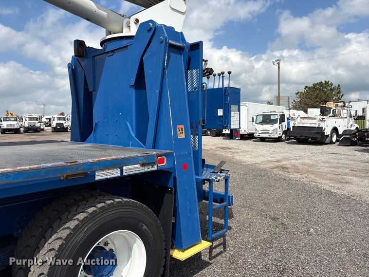 image for item EG8991 2007 Peterbilt 340 crane truck