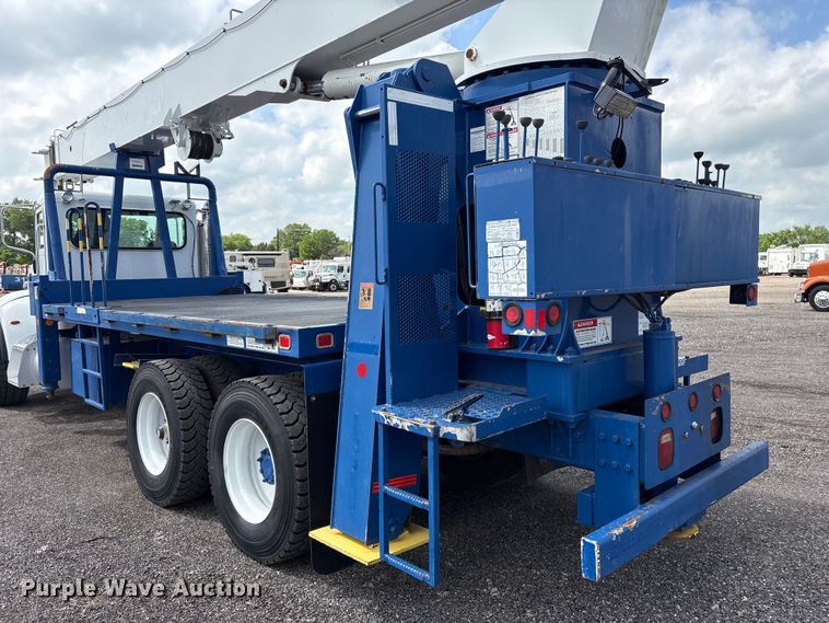 image for item EG8991 2007 Peterbilt 340 crane truck