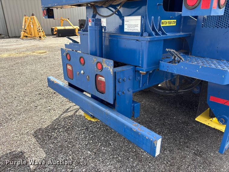image for item EG8991 2007 Peterbilt 340 crane truck