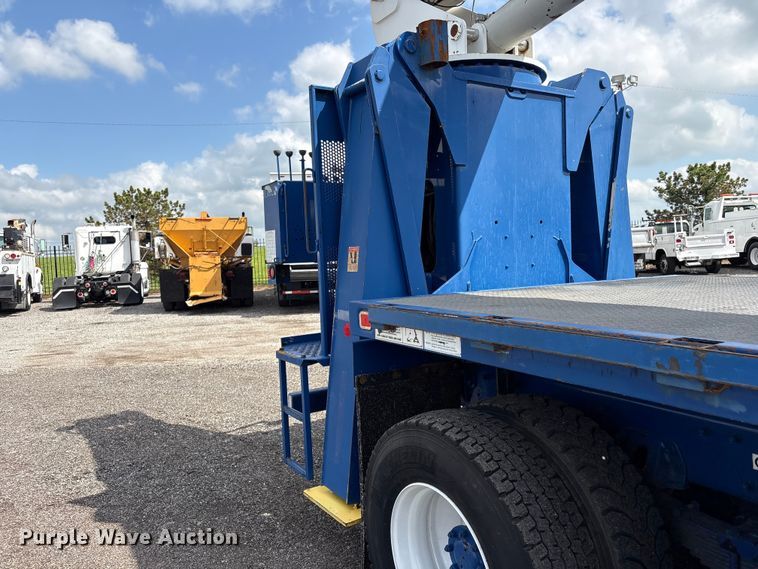 image for item EG8991 2007 Peterbilt 340 crane truck