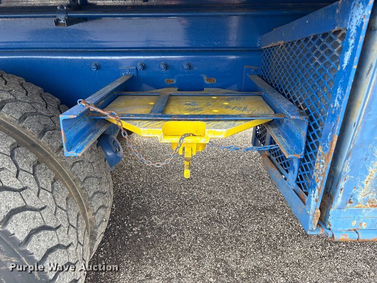 image for item EG8991 2007 Peterbilt 340 crane truck