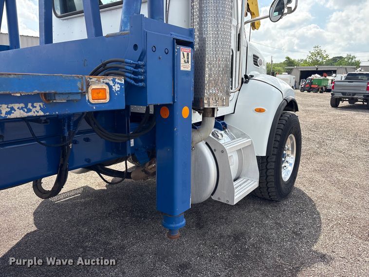 image for item EG8991 2007 Peterbilt 340 crane truck