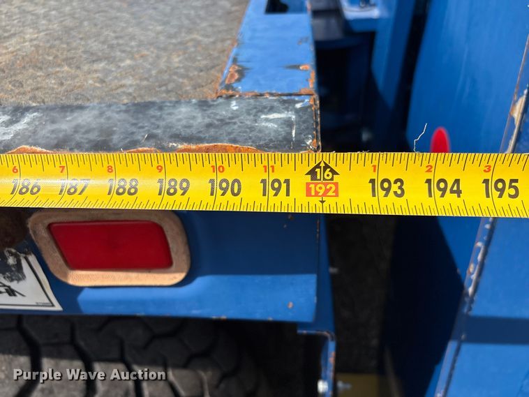 image for item EG8991 2007 Peterbilt 340 crane truck