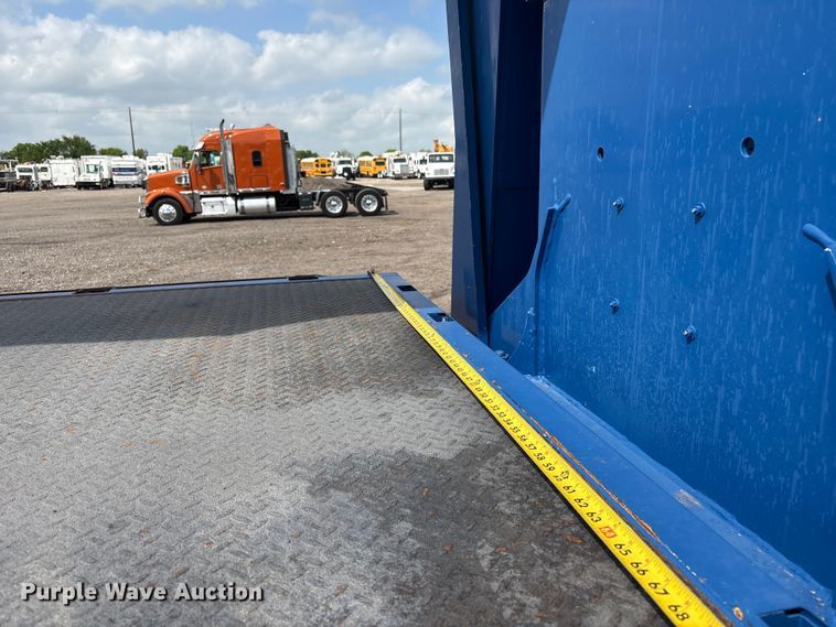 image for item EG8991 2007 Peterbilt 340 crane truck