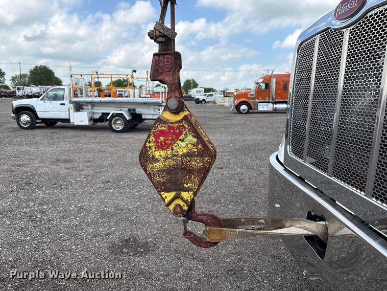 image for item EG8991 2007 Peterbilt 340 crane truck