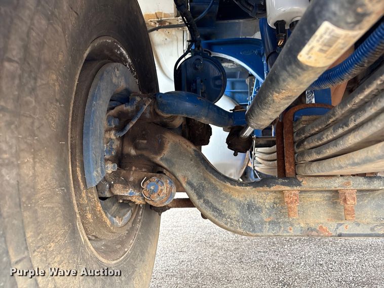 image for item EG8991 2007 Peterbilt 340 crane truck