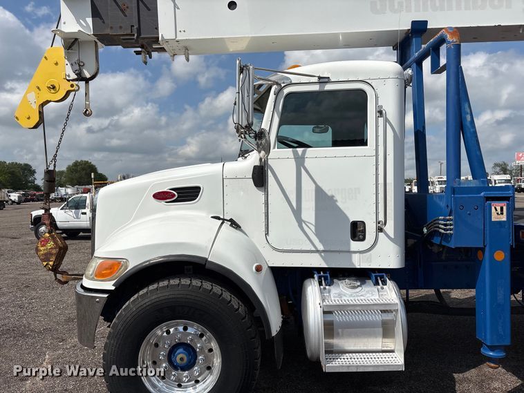 image for item EG8991 2007 Peterbilt 340 crane truck