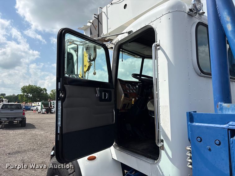 image for item EG8991 2007 Peterbilt 340 crane truck