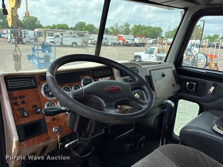 image for item EG8991 2007 Peterbilt 340 crane truck