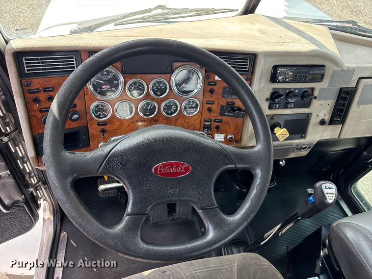 image for item EG8991 2007 Peterbilt 340 crane truck