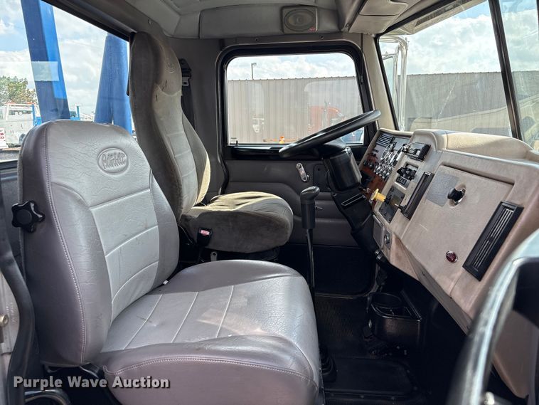 image for item EG8991 2007 Peterbilt 340 crane truck