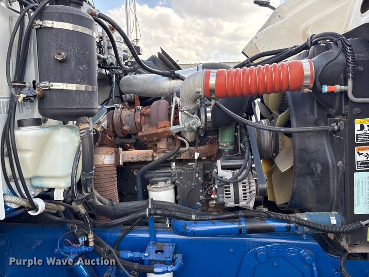 image for item EG8991 2007 Peterbilt 340 crane truck