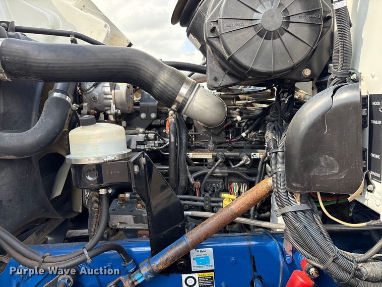 image for item EG8991 2007 Peterbilt 340 crane truck