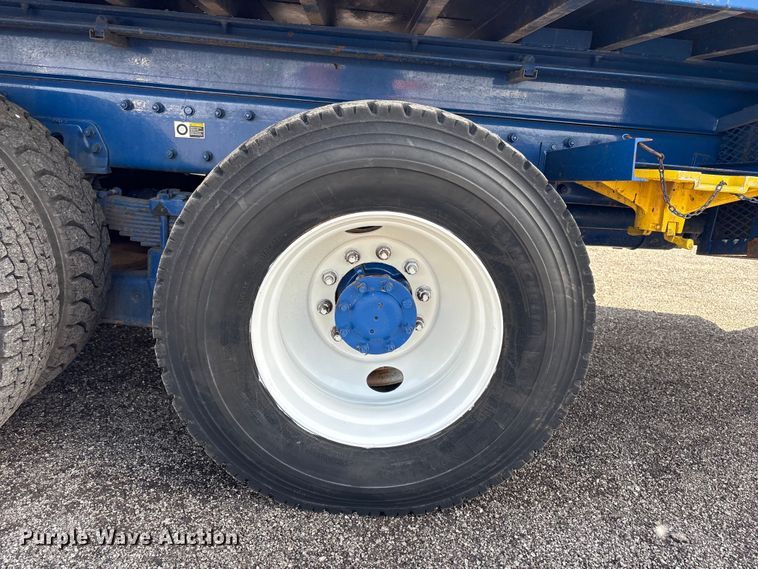 image for item EG8991 2007 Peterbilt 340 crane truck
