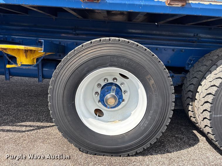 image for item EG8991 2007 Peterbilt 340 crane truck