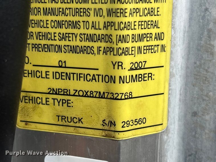 image for item EG8991 2007 Peterbilt 340 crane truck