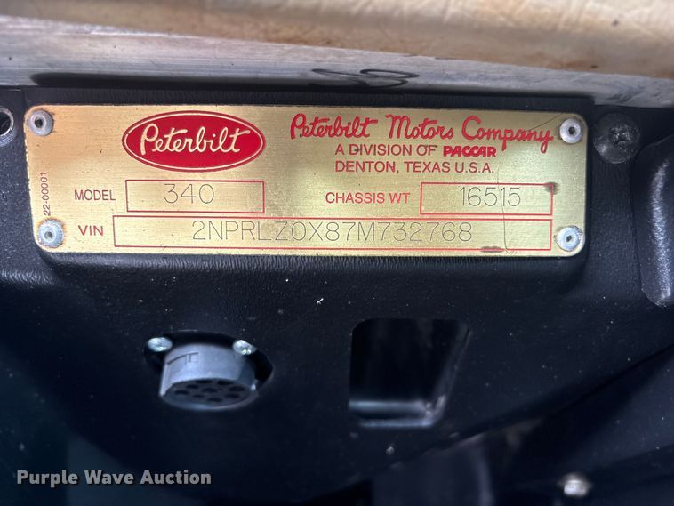 image for item EG8991 2007 Peterbilt 340 crane truck