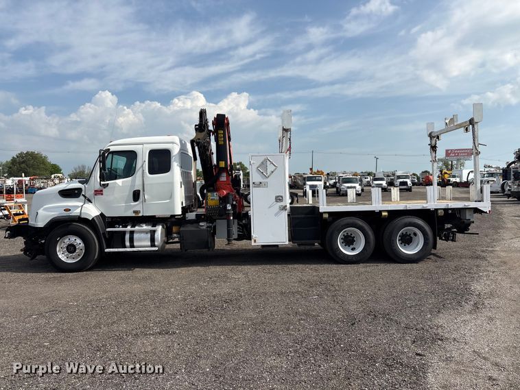 image for item EG8996 2013 Freightliner 114SD crane truck