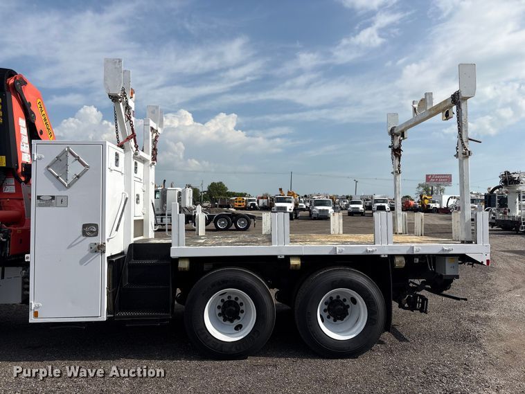 image for item EG8996 2013 Freightliner 114SD crane truck