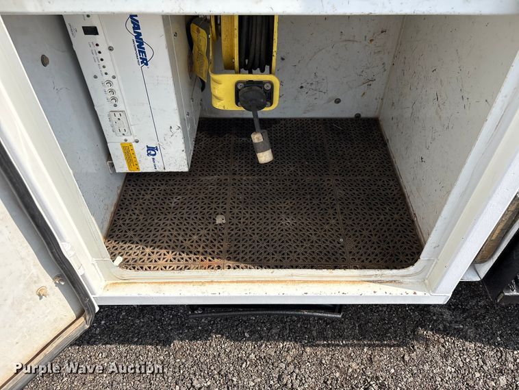 image for item EG8996 2013 Freightliner 114SD crane truck