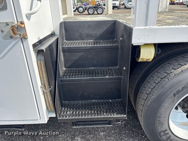 image for item EG8996 2013 Freightliner 114SD crane truck