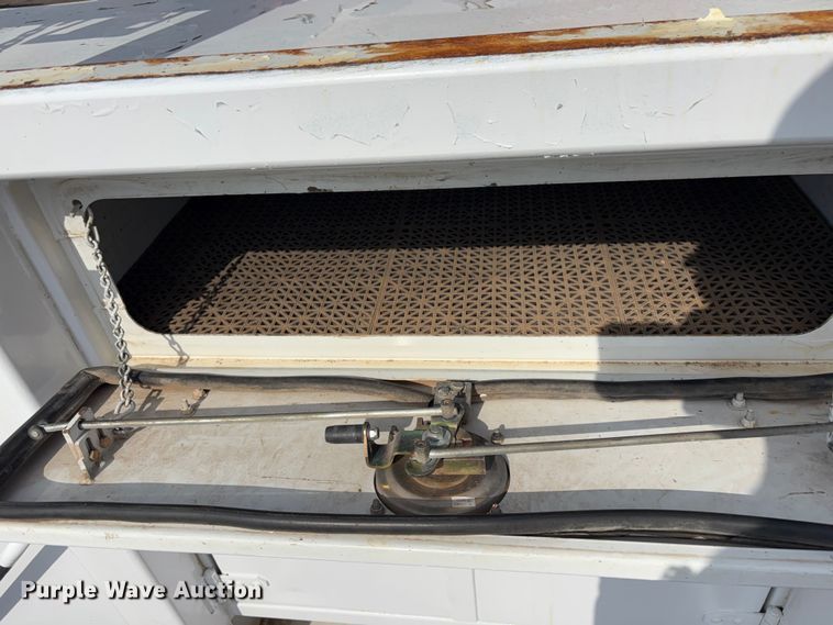 image for item EG8996 2013 Freightliner 114SD crane truck