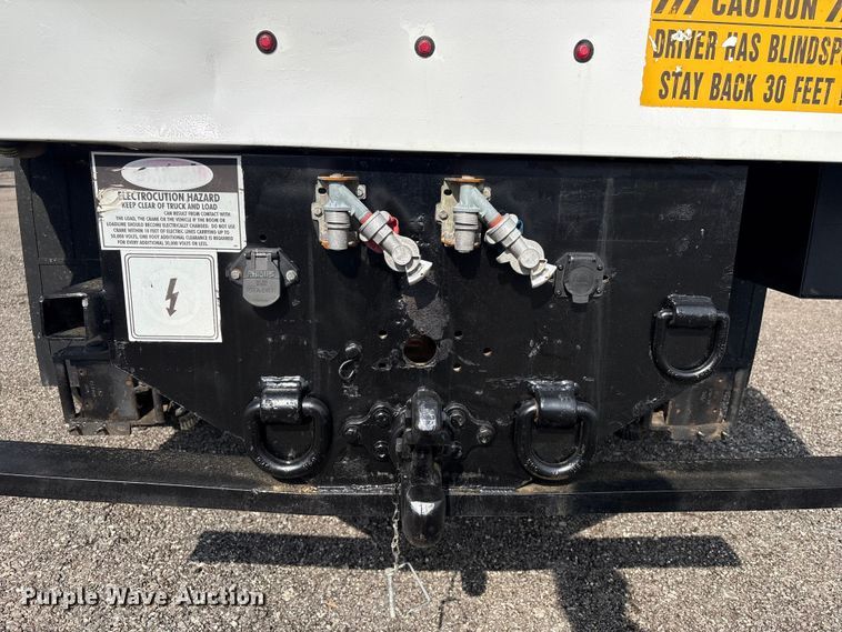 image for item EG8996 2013 Freightliner 114SD crane truck