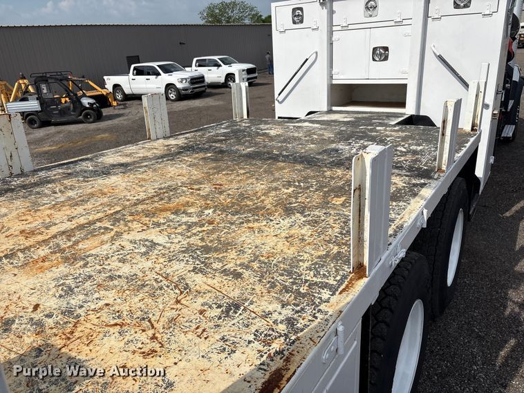 image for item EG8996 2013 Freightliner 114SD crane truck