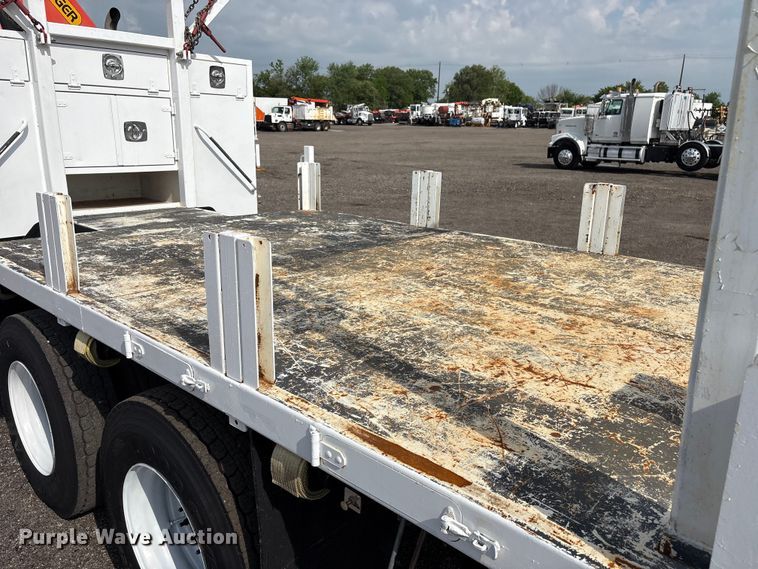 image for item EG8996 2013 Freightliner 114SD crane truck