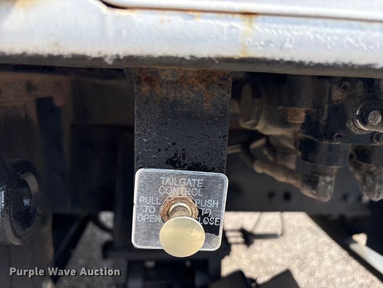 image for item EG8996 2013 Freightliner 114SD crane truck