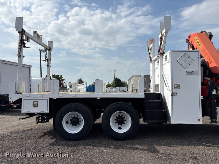 image for item EG8996 2013 Freightliner 114SD crane truck