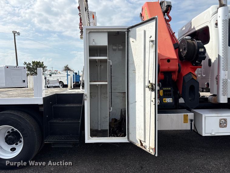 image for item EG8996 2013 Freightliner 114SD crane truck