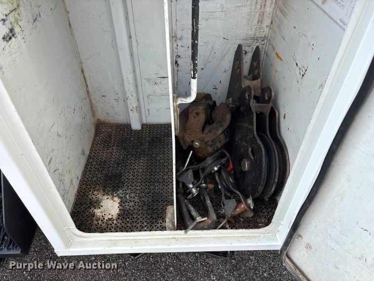 image for item EG8996 2013 Freightliner 114SD crane truck