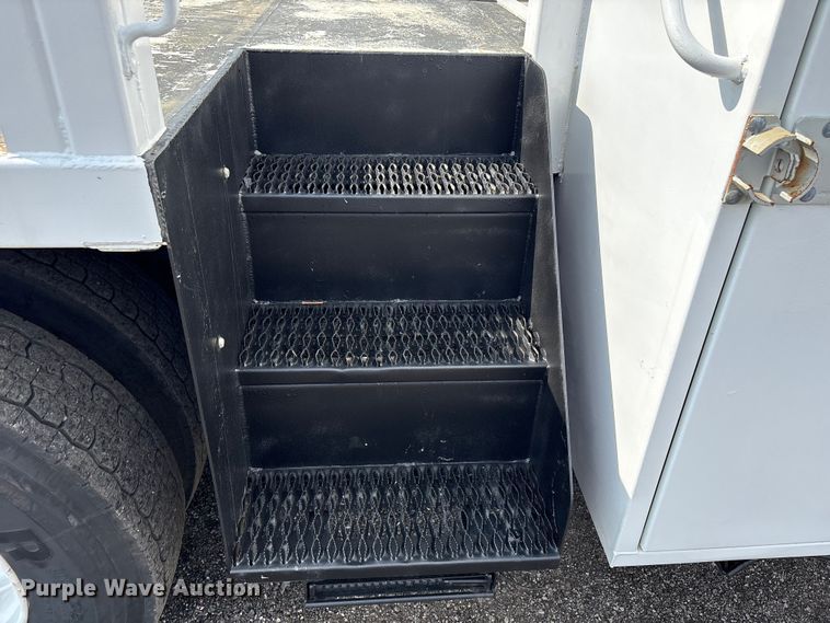 image for item EG8996 2013 Freightliner 114SD crane truck