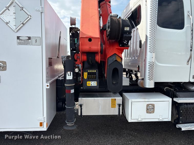 image for item EG8996 2013 Freightliner 114SD crane truck