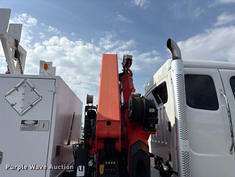 image for item EG8996 2013 Freightliner 114SD crane truck