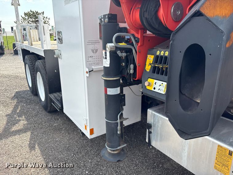 image for item EG8996 2013 Freightliner 114SD crane truck