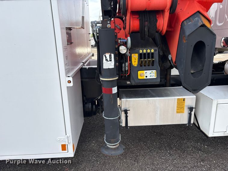 image for item EG8996 2013 Freightliner 114SD crane truck