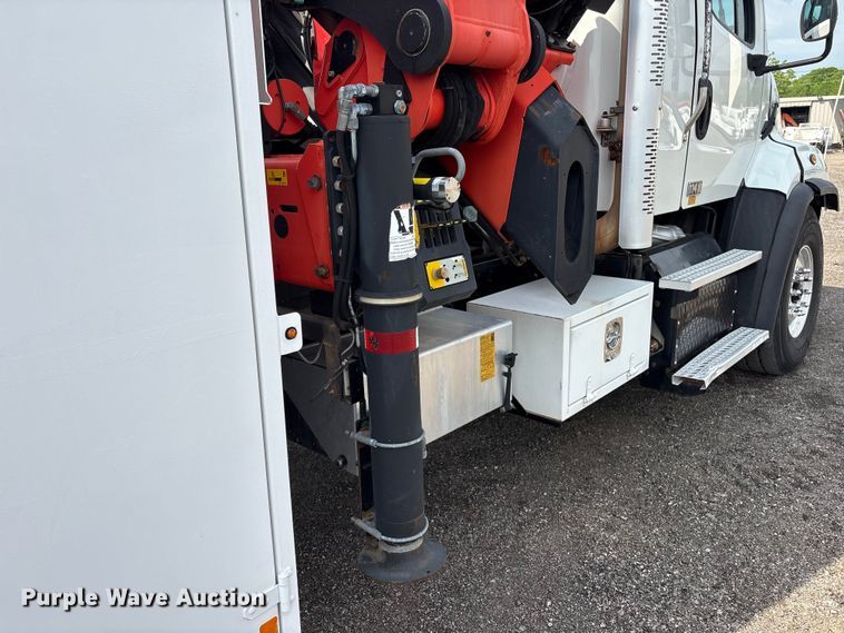 image for item EG8996 2013 Freightliner 114SD crane truck