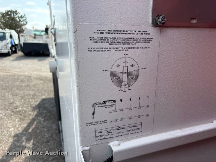 image for item EG8996 2013 Freightliner 114SD crane truck