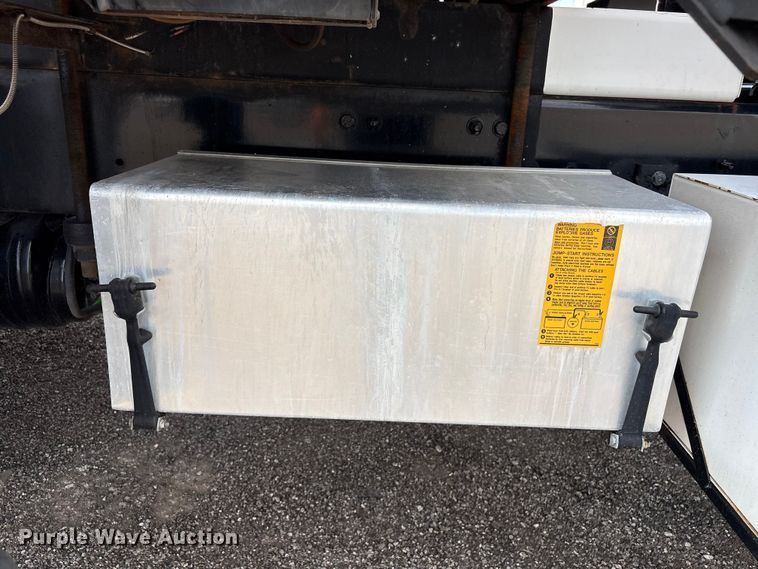 image for item EG8996 2013 Freightliner 114SD crane truck