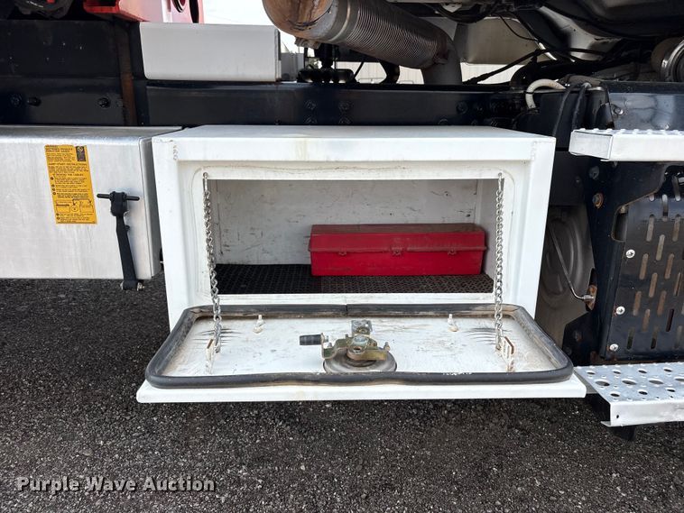 image for item EG8996 2013 Freightliner 114SD crane truck