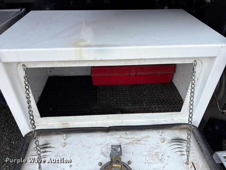 image for item EG8996 2013 Freightliner 114SD crane truck