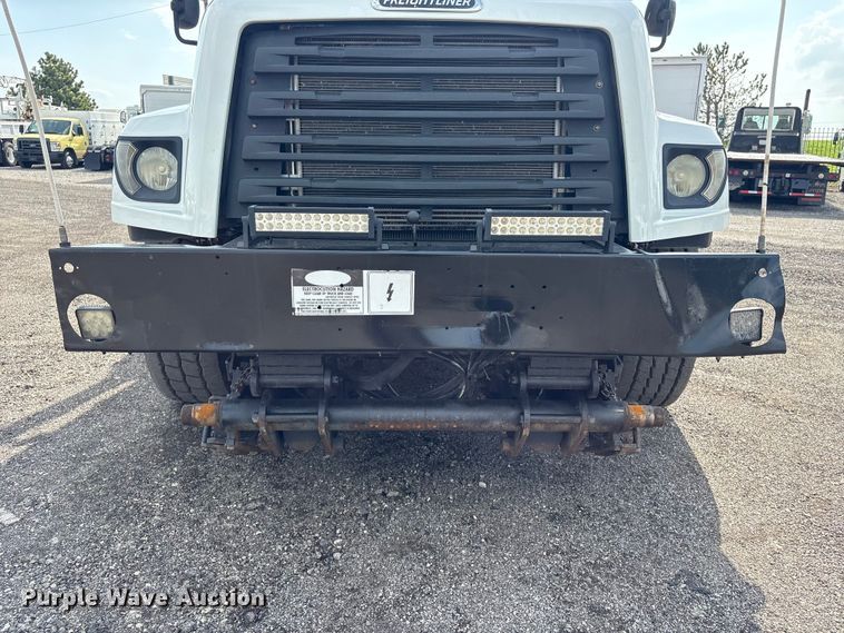 image for item EG8996 2013 Freightliner 114SD crane truck