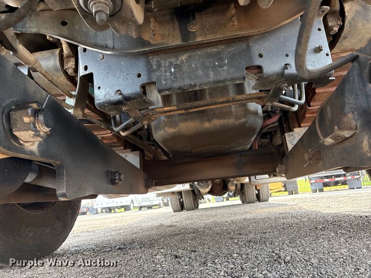 image for item EG8996 2013 Freightliner 114SD crane truck