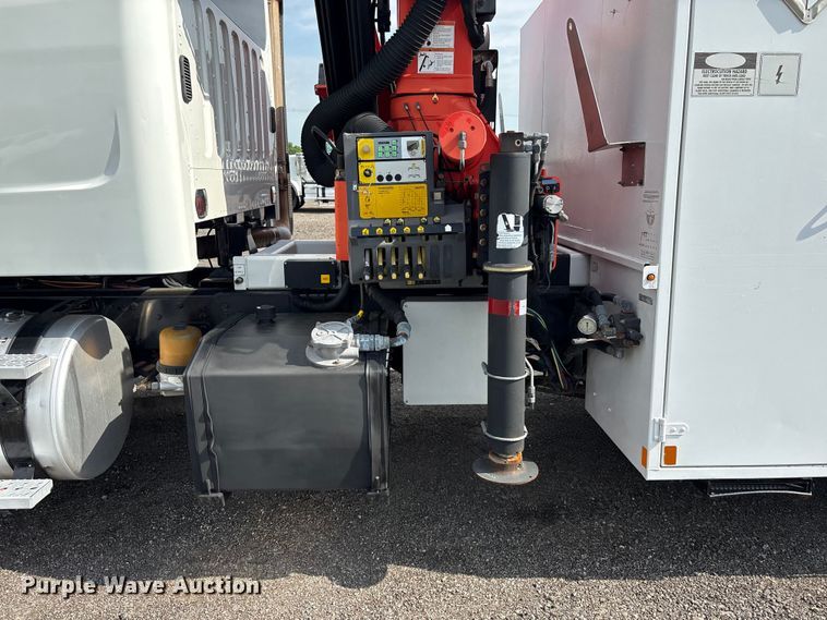 image for item EG8996 2013 Freightliner 114SD crane truck