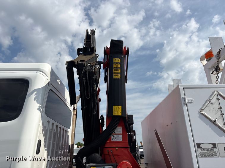 image for item EG8996 2013 Freightliner 114SD crane truck