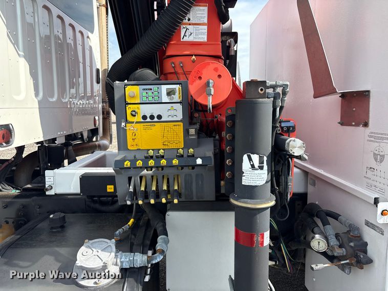 image for item EG8996 2013 Freightliner 114SD crane truck