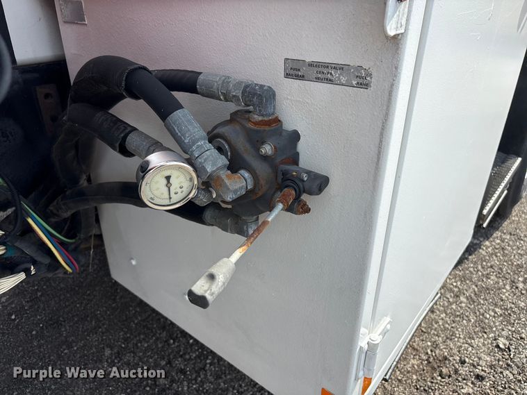 image for item EG8996 2013 Freightliner 114SD crane truck