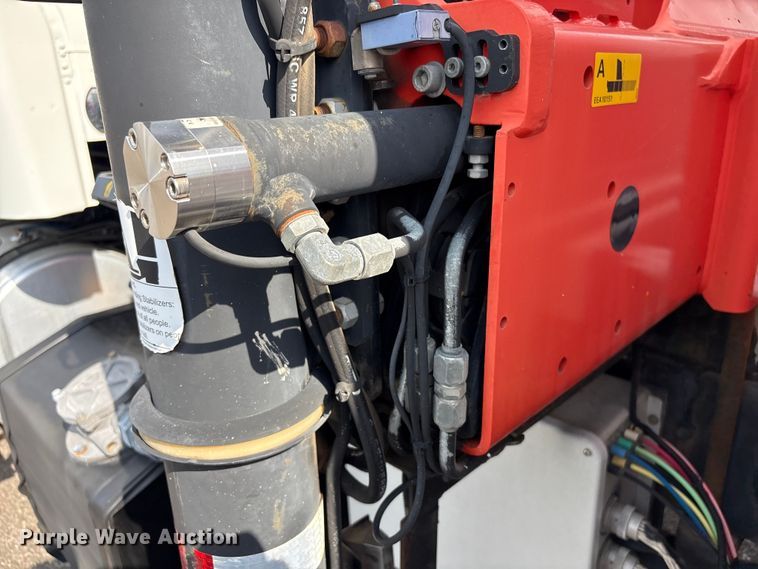 image for item EG8996 2013 Freightliner 114SD crane truck